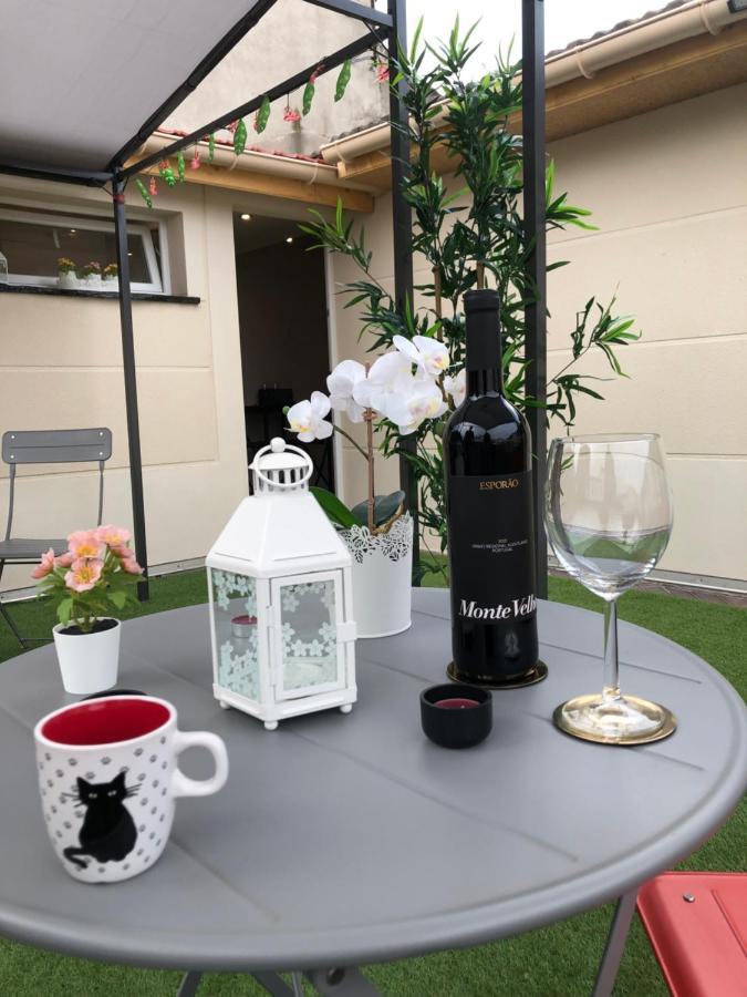 Paris-eiffel, Bienvenue -terrasse -netflix Apartment Pantin